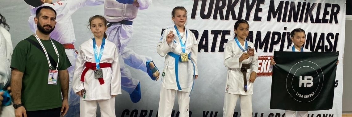 sariyer-belediyesi-spor-kulubu-minik-karatecilerinden-uc-kupa